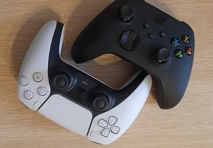 Xbox Series X czy PS5 - co wybrać? Opinie graczy na forum