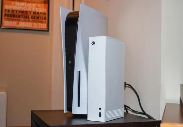 PS5 czy Xbox Series S - który wybór przyniesie więcej radości?